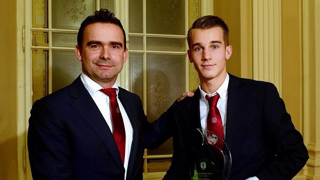 Český fotbalista Václav Černý (vpravo) a Marc Overmars na galavečeru Grassroots fotbalu Český fotbalista Václav Černý (vpravo) a Marc Overmars na galavečeru Grassroots fotbalu