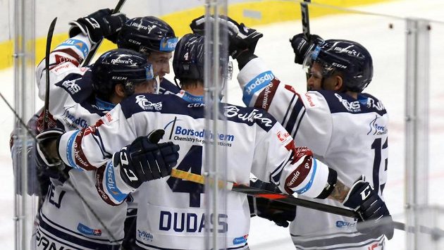 Radost hráčů Vítkovic v duelu s Kladnem. Radost hráčů Vítkovic v duelu s Kladnem.