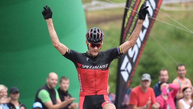 Vítěz Jaroslav Kulhavý se raduje z vítězství na mistrovství České republiky v cross country. Vítěz Jaroslav Kulhavý se raduje z vítězství na mistrovství České republiky v cross country.
