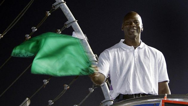 Legendární basketbalista Michael Jordan vstupuje do světa motoristického sportu. Legendární basketbalista Michael Jordan vstupuje do světa motoristického sportu.