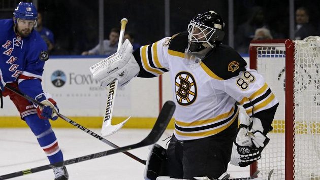Gólman Jonas Gustavsson bude dres Bostonu oblékat celou sezónu. Gólman Jonas Gustavsson bude dres Bostonu oblékat celou sezónu.