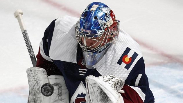 Semjon Varlamov z Colorada při utkání s Winnipegem. Semjon Varlamov z Colorada při utkání s Winnipegem.