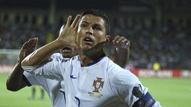 Chcete mě? jako by se ptal Cristiano Ronaldo. Chcete mě? jako by se ptal Cristiano Ronaldo.