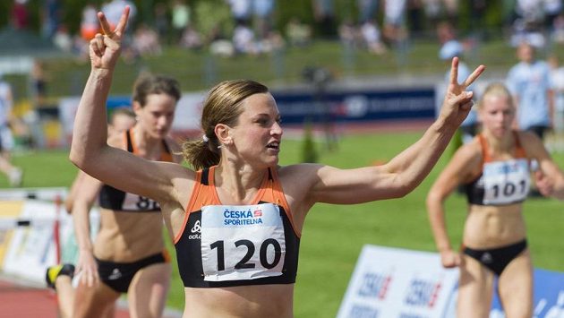 Lucie Škrobáková zaběhla v Táboře druhý nejlepší výkon české historie. Lucie Škrobáková zaběhla v Táboře druhý nejlepší výkon české historie.