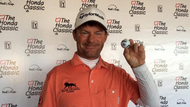 Alex Čejka dal poslední eso před čtyřmi měsíci v Las Vegas, teď se parádně trefil i na The Honda Classic. Alex Čejka dal poslední eso před čtyřmi měsíci v Las Vegas, teď se parádně trefil i na The Honda Classic.