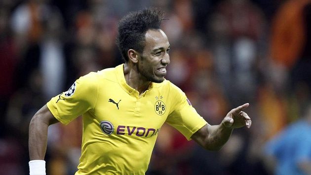 Pierre-Emerick Aubameyang z Dortmundu při vítězném zápase v LM s Galatasarayem jásá po jedné ze vstřelených branek. Pierre-Emerick Aubameyang z Dortmundu při vítězném zápase v LM s Galatasarayem jásá po jedné ze vstřelených branek.