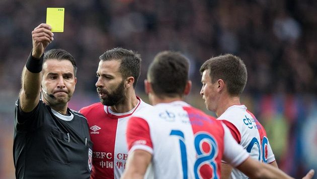Rozhodčí Jan Jílek a Josef Hušbauer ze Slavie. Rozhodčí Jan Jílek a Josef Hušbauer ze Slavie.