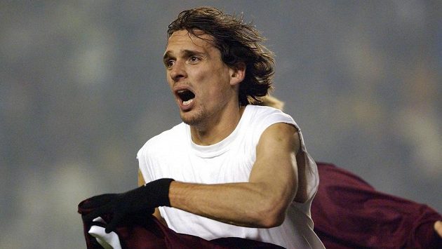 Góóól! Útočník Sparty Marek Kincl oslavuje svoji životní trefu v utkání Ligy mistrů s Laziem Řím hraném 9. prosince 2003 v Praze. Góóól! Útočník Sparty Marek Kincl oslavuje svoji životní trefu v utkání Ligy mistrů s Laziem Řím hraném 9. prosince 2003 v Praze.