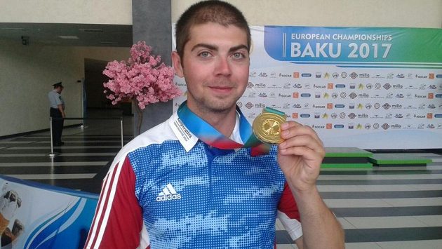 Sportovní střelec Miloš Slavíček je mistrem Evropy ve skeetu. Sportovní střelec Miloš Slavíček je mistrem Evropy ve skeetu.