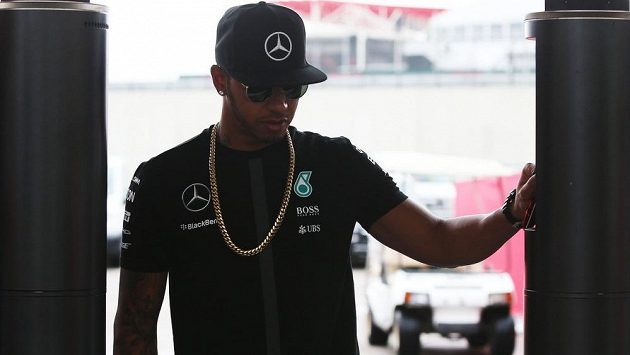 Spolu se Sport.cz jste mohli vyhrát tričko, jaké obléká Lewis Hamilton. Spolu se Sport.cz jste mohli vyhrát tričko, jaké obléká Lewis Hamilton.