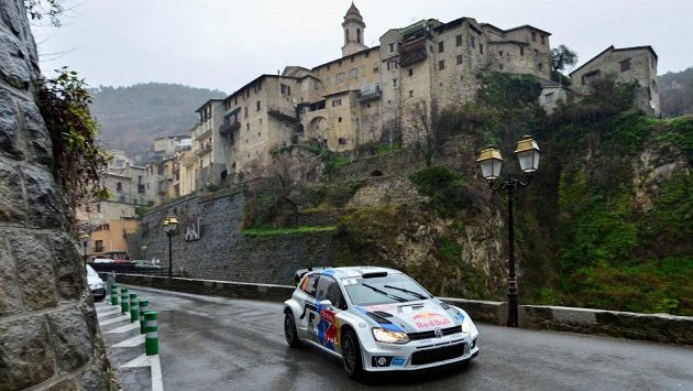 Sébastien Ogier s Volkswagenem Polo WRC na trati Rallye Monte Carlo. Sébastien Ogier s Volkswagenem Polo WRC na trati Rallye Monte Carlo.