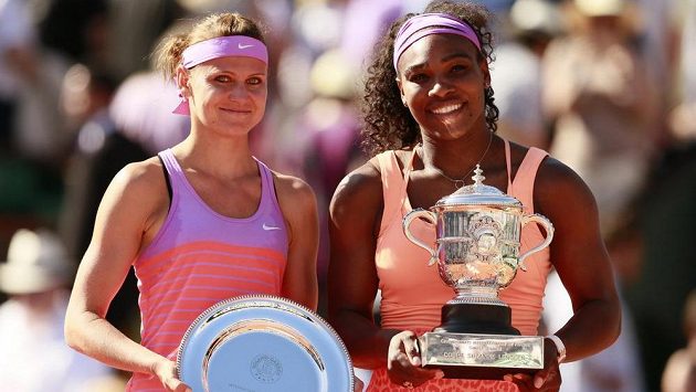 Poražená finalistka Roland Garros Lucie Šafářová a vítězka Serena Williamsová. Poražená finalistka Roland Garros Lucie Šafářová a vítězka Serena Williamsová.