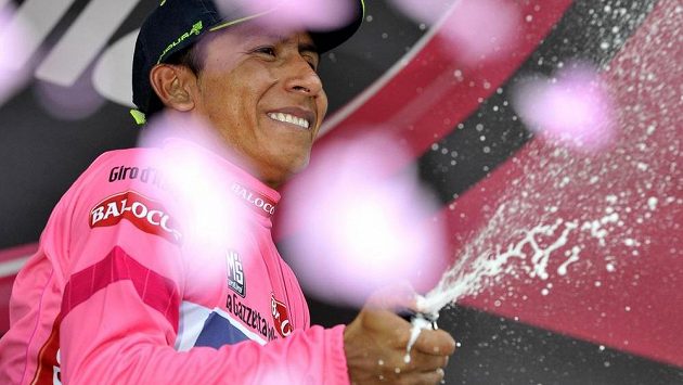 Kolumbijský cyklista Nairo Quintana ze stáje Movistar nadále obléká růžový trikot lídra slavného závodu Giro d´Italia. Kolumbijský cyklista Nairo Quintana ze stáje Movistar nadále obléká růžový trikot lídra slavného závodu Giro d´Italia.