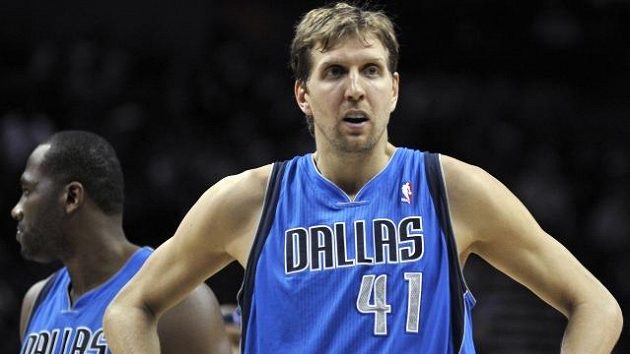 Německý basketbalista Dirk Nowitzki. Ani on prohru Dallasu neodvrátil. Německý basketbalista Dirk Nowitzki. Ani on prohru Dallasu neodvrátil.