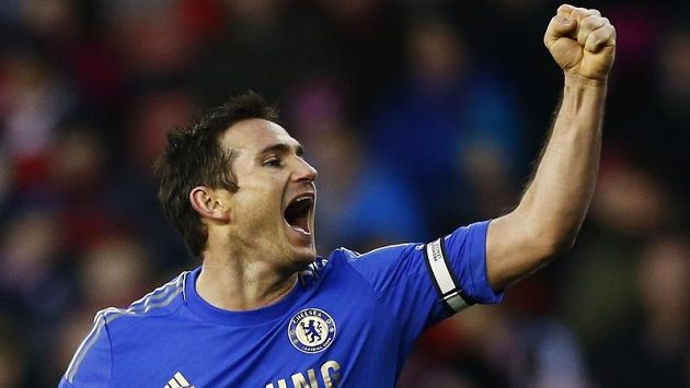 Pořád jsem bourák, dával najevo Frank Lampard, když dal v dresu Chelsea další gól. Pořád jsem bourák, dával najevo Frank Lampard, když dal v dresu Chelsea další gól.