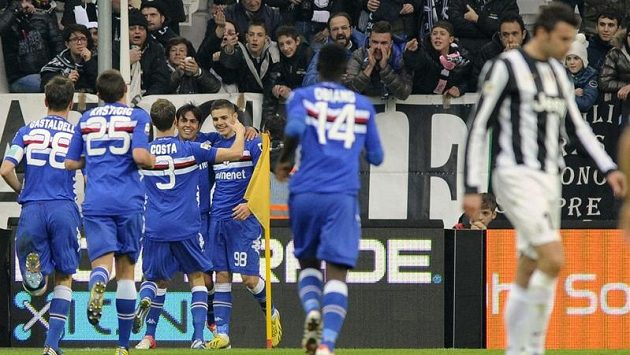 Fotbalisté Sampdorie Janov se radují z gólu proti Juventusu. Fotbalisté Sampdorie Janov se radují z gólu proti Juventusu.