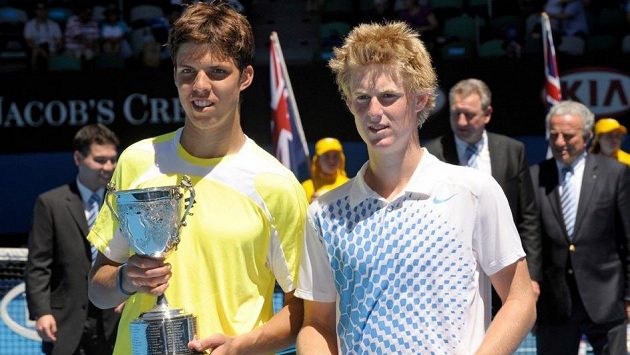 Jiří Veselý a Luke Saville po finále juniorského Australian Open v roce 2011 Jiří Veselý a Luke Saville po finále juniorského Australian Open v roce 2011