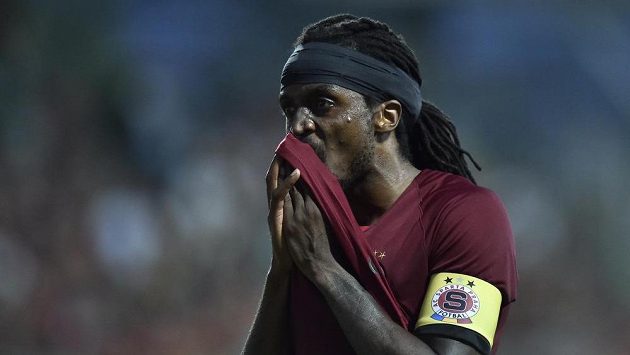Zklamaný Costa Nhamoinesu ze Sparty během utkání s Mladou Boleslaví. Zklamaný Costa Nhamoinesu ze Sparty během utkání s Mladou Boleslaví.