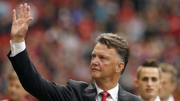 Louis van Gaal si proti Queens Park Rangers s United připsal první výhru. Louis van Gaal si proti Queens Park Rangers s United připsal první výhru.