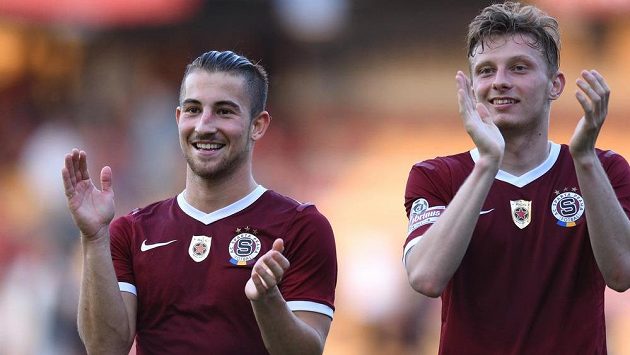 Fotbalisté Sparty Praha Lukáš Vácha (vlevo) a Ladislav Krejčí oslavují Fotbalisté Sparty Praha Lukáš Vácha (vlevo) a Ladislav Krejčí oslavují
