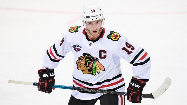 Kapitán Chicaga Jonathan Toews vynechal celou sezonu NHL. Kapitán Chicaga Jonathan Toews vynechal celou sezonu NHL.