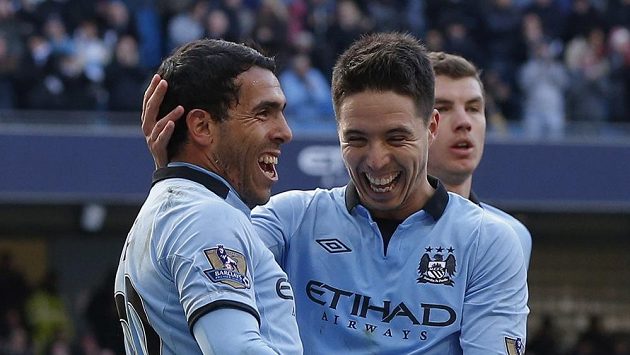 Ofenzivní hráči Manchesteru City Carlos Tévez (vlevo) a Samir Nasri. Ofenzivní hráči Manchesteru City Carlos Tévez (vlevo) a Samir Nasri.