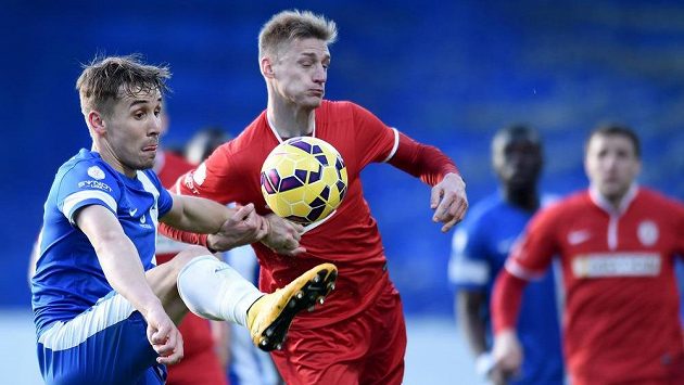 Liberecký útočník Josef Šural a Radek Buchta z Brna během utkání 22. kola Synot ligy. Liberecký útočník Josef Šural a Radek Buchta z Brna během utkání 22. kola Synot ligy.