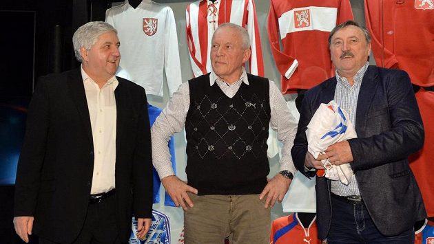 Mistři Evropy z roku 1976 Karol Dobiaš (vlevo), Ivo Viktor (uprostřed) a Antonín Panenka. Mistři Evropy z roku 1976 Karol Dobiaš (vlevo), Ivo Viktor (uprostřed) a Antonín Panenka.
