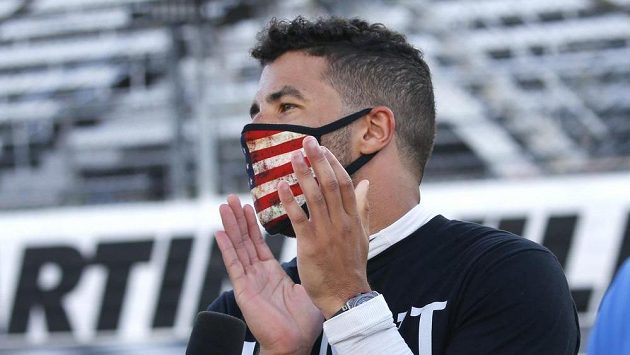 Pilot Bubba Wallace působící v NASCAR. Pilot Bubba Wallace působící v NASCAR.
