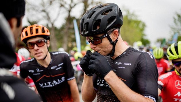 Kristian Hynek z týmu Vitalo Future Cycling před startem závodu. Kristian Hynek z týmu Vitalo Future Cycling před startem závodu.
