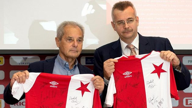 Bývalý prezident Slavie Praha Jiří Šimáně (vlevo) a zástupce čínského majitele CEFC Jaroslav Tvrdík. Bývalý prezident Slavie Praha Jiří Šimáně (vlevo) a zástupce čínského majitele CEFC Jaroslav Tvrdík.