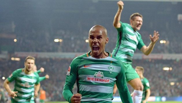 Obránce Brém Theodor Gebre Selassie slaví gól proti Wolfsburgu v 5. kole bundesligy. Obránce Brém Theodor Gebre Selassie slaví gól proti Wolfsburgu v 5. kole bundesligy.