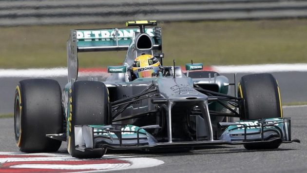 Pilot stáje Mercedes Lewis Hamilton. Pilot stáje Mercedes Lewis Hamilton.