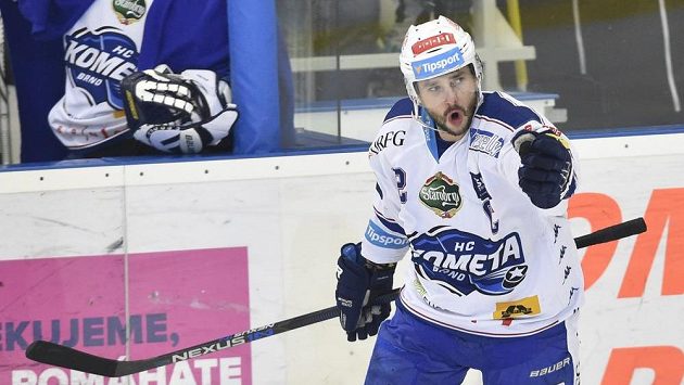 Radost kapitán Brna Leoše Čermáka po proměněném trestném střílení proti Chomutovu v předkole play off. Radost kapitán Brna Leoše Čermáka po proměněném trestném střílení proti Chomutovu v předkole play off.