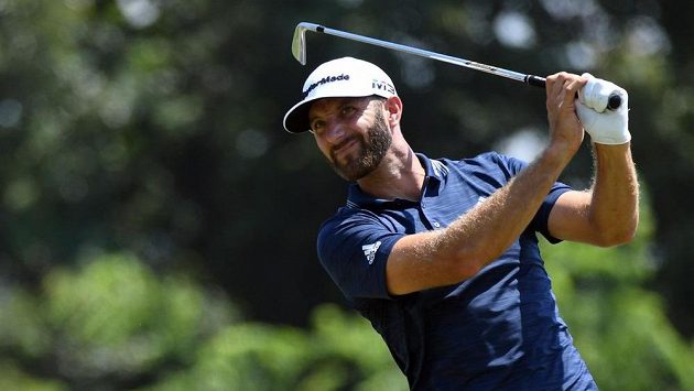 Americký golfista Dustin Johnson při turnaji St. Jude Classic v Tennessee. Americký golfista Dustin Johnson při turnaji St. Jude Classic v Tennessee.