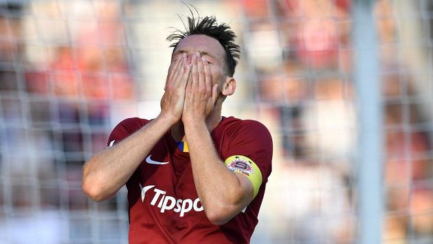 Kapitán Sparty Libor Kozák při utkání se Slováckem. Kapitán Sparty Libor Kozák při utkání se Slováckem.