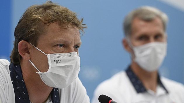 Zleva sportovní ředitel Českého olympijského výboru (ČOV) Martin Doktor a předseda ČOV Jiří Kejval na tiskové konferenci v Tokiu zhodnotili českou účast na končících olympijských hrách. Zleva sportovní ředitel Českého olympijského výboru (ČOV) Martin Doktor a předseda ČOV Jiří Kejval na tiskové konferenci v Tokiu zhodnotili českou účast na končících olympijských hrách.