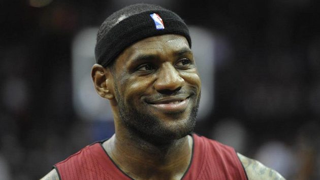 LeBron James z Miami měl v Clevelandu důvod k úsměvu. LeBron James z Miami měl v Clevelandu důvod k úsměvu.