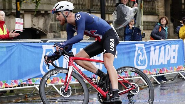 Americký cyklista Quinn Simmons si jede na MS pro zlato v silničním závodě. Americký cyklista Quinn Simmons si jede na MS pro zlato v silničním závodě.