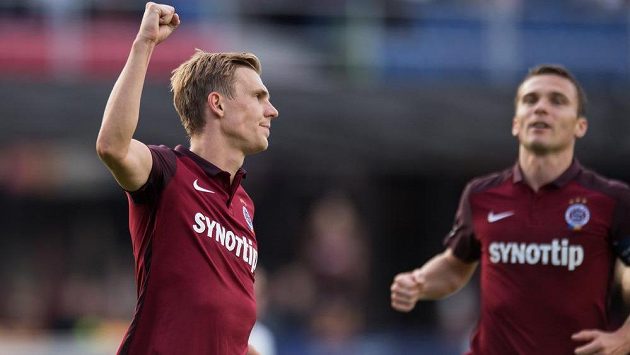Fotbalista Sparty Bořek dočkal v duelu s Olomoucí. Nejprve se radoval z proměněné penalty, pak zakončil skvělé sólo. Fotbalista Sparty Bořek dočkal v duelu s Olomoucí. Nejprve se radoval z proměněné penalty, pak zakončil skvělé sólo.
