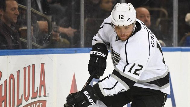 Slovenský forvard LA Kings Marián Gáborík (12) si minimálně měsíc nezahraje. Slovenský forvard LA Kings Marián Gáborík (12) si minimálně měsíc nezahraje.