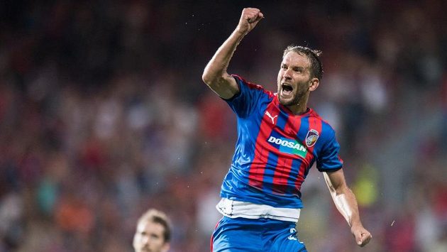Plzeňský útočník Marek Bakoš má důvod k radosti, po duelu s Larnakou sehrál klíčovou roli i v Jihlavě. Plzeňský útočník Marek Bakoš má důvod k radosti, po duelu s Larnakou sehrál klíčovou roli i v Jihlavě.