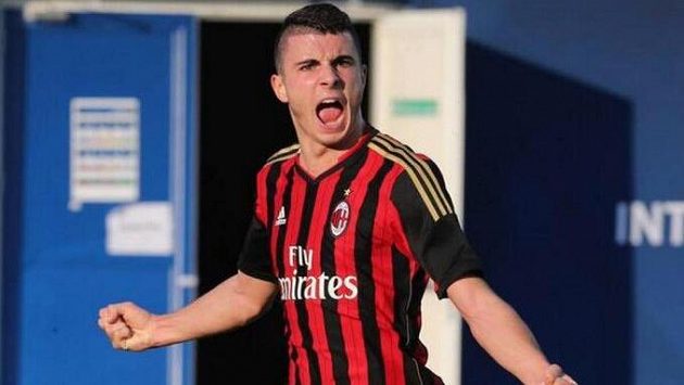 Italský útočník Patrick Cutrone je novou posilou fotbalistů Wolverhamptonu. Italský útočník Patrick Cutrone je novou posilou fotbalistů Wolverhamptonu.