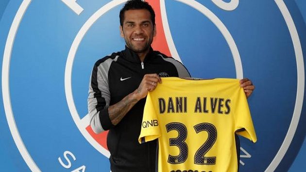 Dani Alves se upsal na dva roky Paris SG. Dani Alves se upsal na dva roky Paris SG.