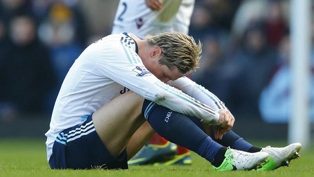 Zklamaný Fernando Torres je v poslední době symbolem špatné formy Chelsea. Zklamaný Fernando Torres je v poslední době symbolem špatné formy Chelsea.