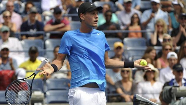 Tomáš Berdych se diví během semifinále US Open proti Andymu Murraymu. Tomáš Berdych se diví během semifinále US Open proti Andymu Murraymu.