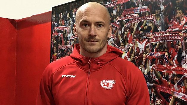Hokejový útočník Marek Tomica už jo opět součástí Slavie. Hokejový útočník Marek Tomica už jo opět součástí Slavie.