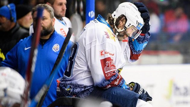 Jaromír Jágr kladenský dres neoblékne ani v pátek proti Plzni. Opět zůstane v civilu na střídačce. Jaromír Jágr kladenský dres neoblékne ani v pátek proti Plzni. Opět zůstane v civilu na střídačce.