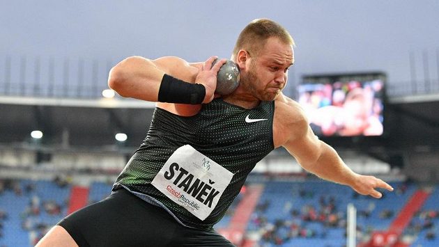 Koulař Tomáš Staněk na Zlaté tretře. Koulař Tomáš Staněk na Zlaté tretře.