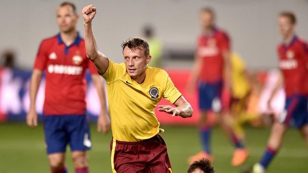 Sparťanský záložník Ladislav Krejčí slaví vyrovnávací gól na hřišti CSKA Moskva. Sparťanský záložník Ladislav Krejčí slaví vyrovnávací gól na hřišti CSKA Moskva.